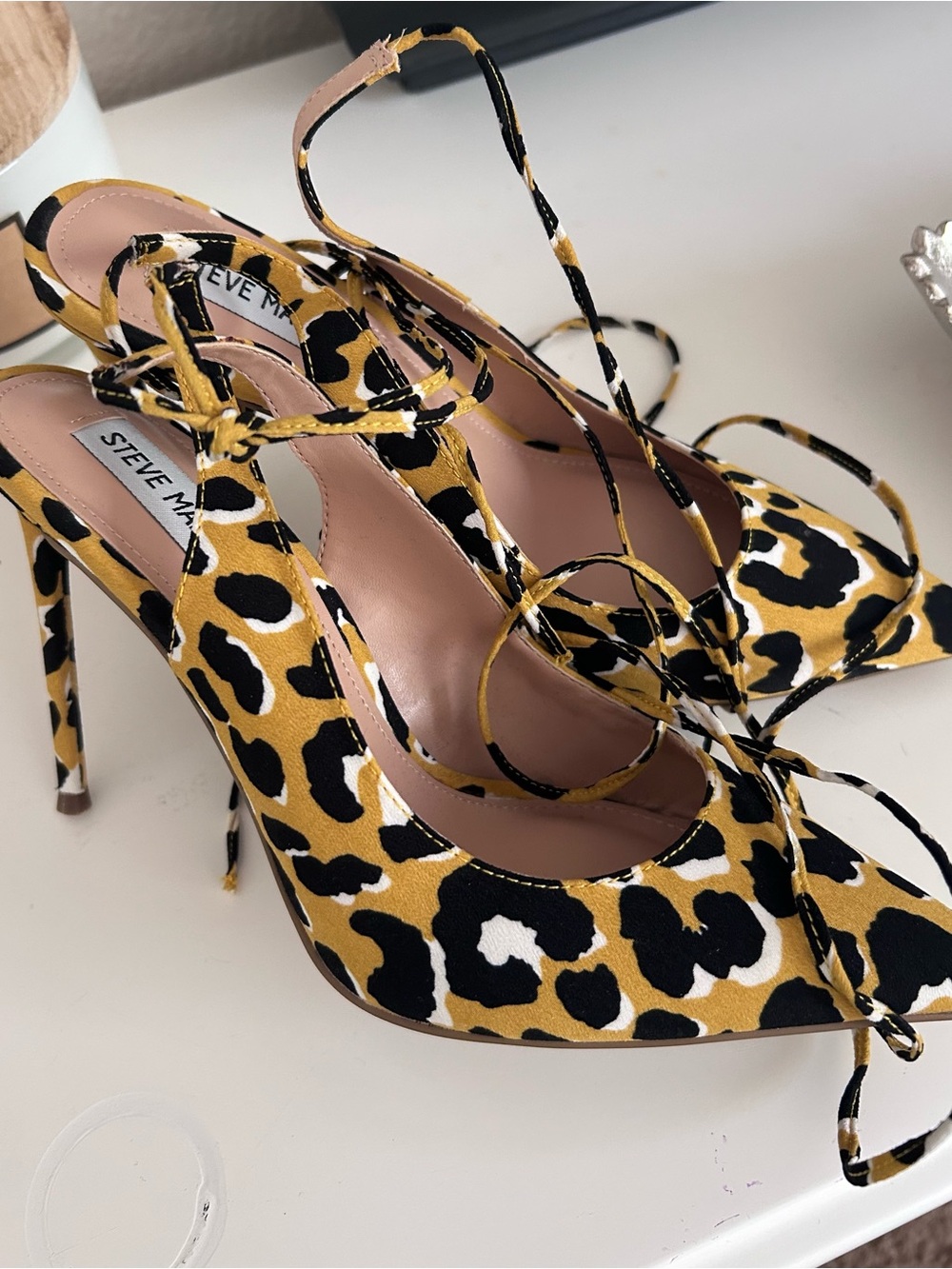 Steve Madden Leopard Lace-Up Pointed Heels - Yellow/Black/White NIB - Picture 7 of 15